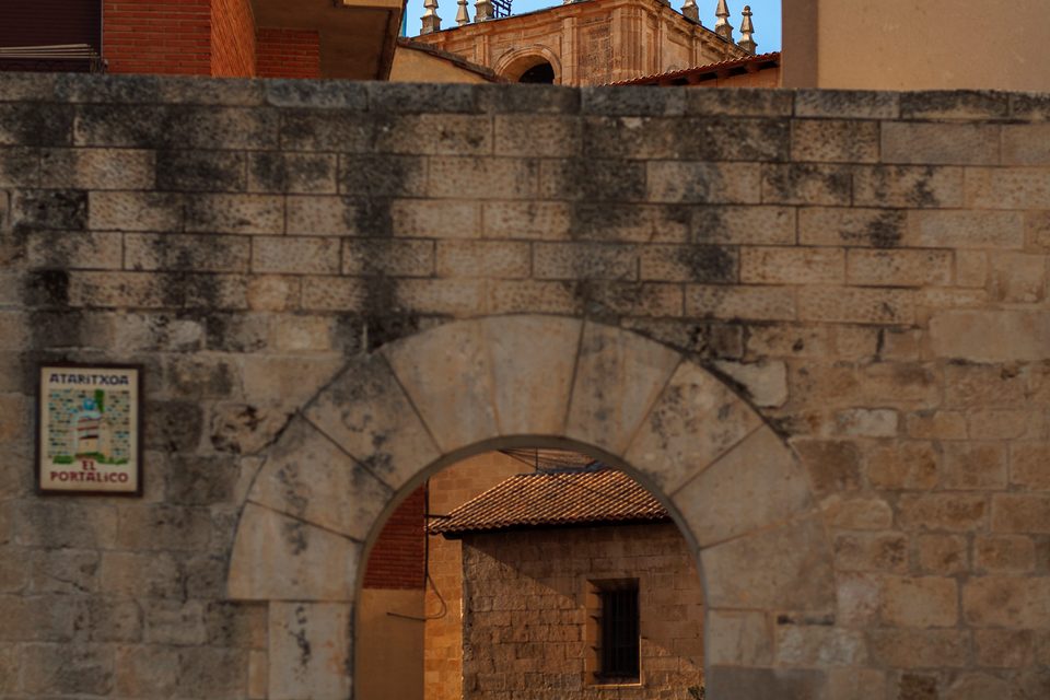 El Portalico, puerta de la muralla medieval de Agurain
